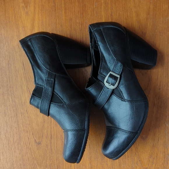 Jasmin Collection black heeled ankle booties. Gently used. - Picture 4 of 7